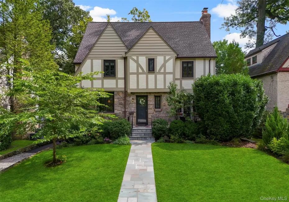 73 Woodlawn Avenue, New Rochelle, NY, 4 Bedrooms Bedrooms, 7 Rooms Rooms,3 BathroomsBathrooms,Residential,For Rent,Woodlawn,0,1035789 73 Woodlawn Avenue, New Rochelle, NY, 4 Bedrooms Bedrooms, 7 Rooms Rooms,3 BathroomsBathrooms,Residential,For Rent,Woodlawn,0,1035789