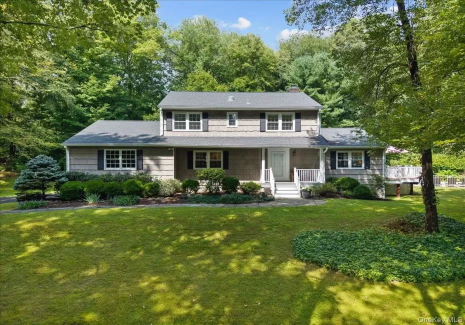 4 br Colonial 4 br Colonial