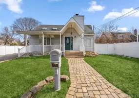 125 3rd Street, Islip, NY, 4 Bedrooms Bedrooms, 7 Rooms Rooms,3 BathroomsBathrooms,Residential,For Rent,3rd,0,1047079 125 3rd Street, Islip, NY, 4 Bedrooms Bedrooms, 7 Rooms Rooms,3 BathroomsBathrooms,Residential,For Rent,3rd,0,1047079