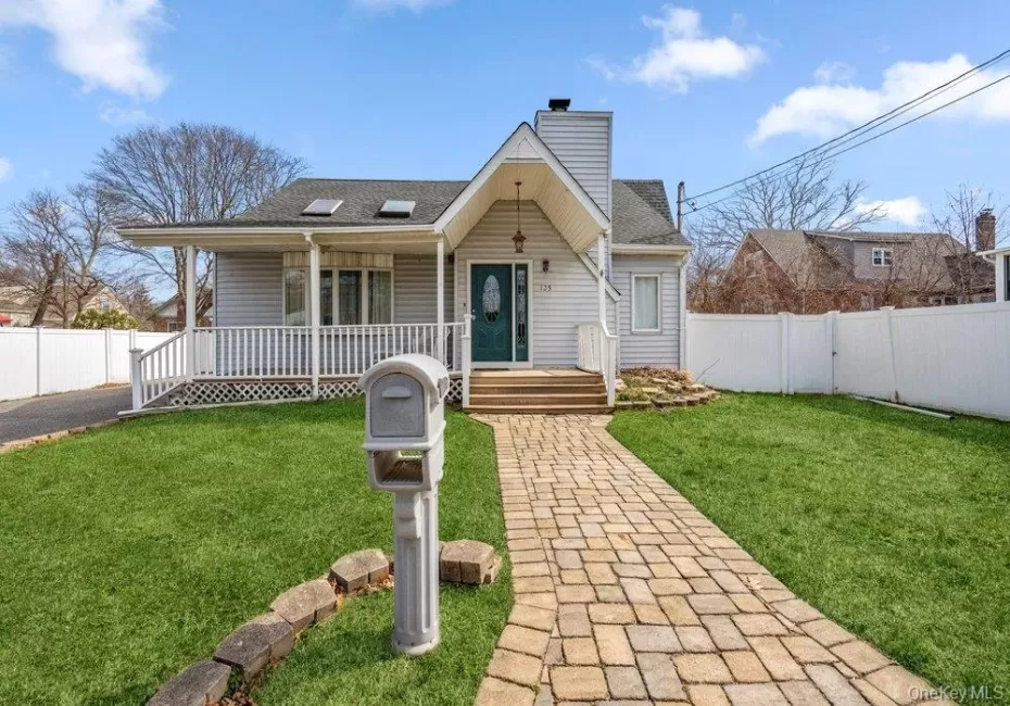 125 3rd Street, Islip, NY, 4 Bedrooms Bedrooms, 7 Rooms Rooms,3 BathroomsBathrooms,Residential,For Rent,3rd,0,1047079 125 3rd Street, Islip, NY, 4 Bedrooms Bedrooms, 7 Rooms Rooms,3 BathroomsBathrooms,Residential,For Rent,3rd,0,1047079