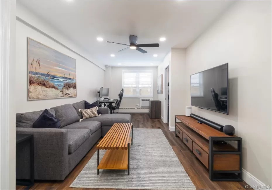 Welcome to 370 W Broadway 3M. Alcove Studio converted to Junior 1 Bedroom Welcome to 370 W Broadway 3M. Alcove Studio converted to Junior 1 Bedroom