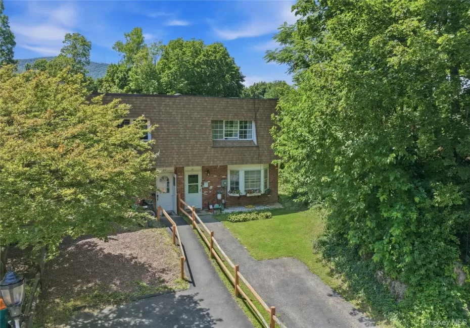 31 Roundtree Court, Beacon, NY, 3 Bedrooms Bedrooms, 8 Rooms Rooms,1 BathroomBathrooms,Residential,For Rent,Roundtree,0,1032826 31 Roundtree Court, Beacon, NY, 3 Bedrooms Bedrooms, 8 Rooms Rooms,1 BathroomBathrooms,Residential,For Rent,Roundtree,0,1032826