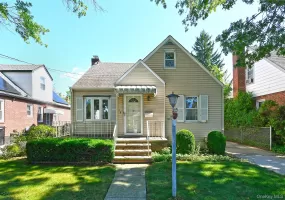 12 Hull Avenue, North Hempstead, NY, 5 Bedrooms Bedrooms, 7 Rooms Rooms,1 BathroomBathrooms,Residential,For Rent,Hull,0,1047936 12 Hull Avenue, North Hempstead, NY, 5 Bedrooms Bedrooms, 7 Rooms Rooms,1 BathroomBathrooms,Residential,For Rent,Hull,0,1047936