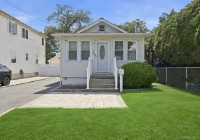 707 5th Street, Babylon, NY, 3 Bedrooms Bedrooms, 5 Rooms Rooms,2 BathroomsBathrooms,Residential,For Rent,5th,0,1002616 707 5th Street, Babylon, NY, 3 Bedrooms Bedrooms, 5 Rooms Rooms,2 BathroomsBathrooms,Residential,For Rent,5th,0,1002616