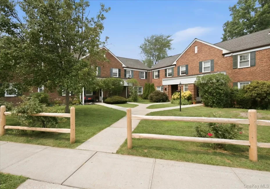 117 Robins Road, New Rochelle, NY, 2 Bedrooms Bedrooms, 4 Rooms Rooms,1 BathroomBathrooms,Residential,For Rent,Robins,0,1027552 117 Robins Road, New Rochelle, NY, 2 Bedrooms Bedrooms, 4 Rooms Rooms,1 BathroomBathrooms,Residential,For Rent,Robins,0,1027552