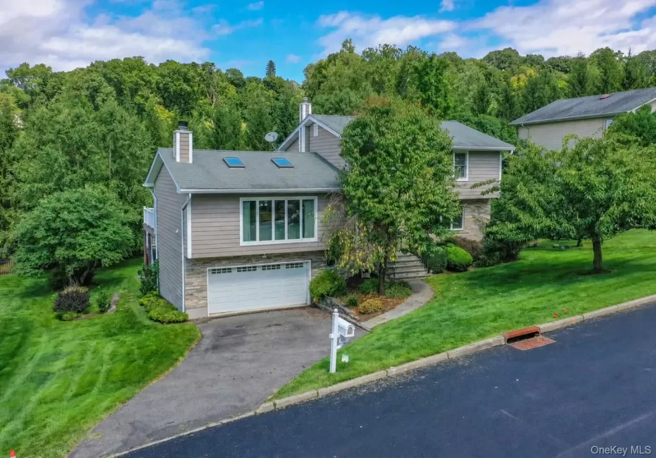 Set in the coveted Tarryhill community, this spacious and distinctive home combines and open, light-filled interior with exceptional entertaining spaces and resort-style community amenities. Set in the coveted Tarryhill community, this spacious and distinctive home combines and open, light-filled interior with exceptional entertaining spaces and resort-style community amenities.