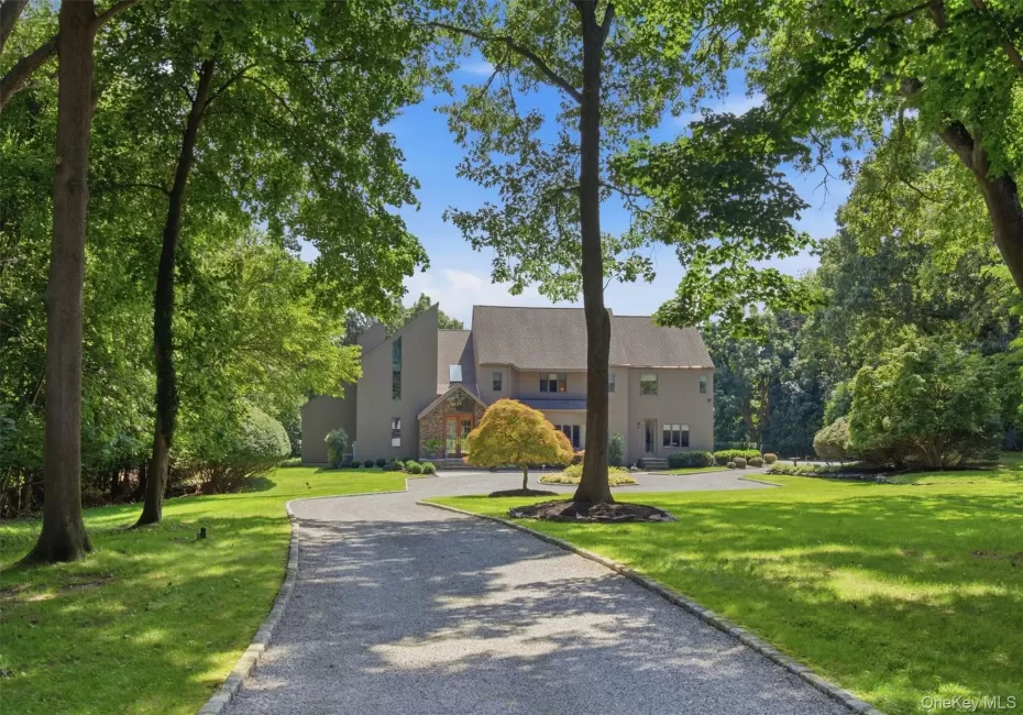 Long Driveway To Your Private Oasis Long Driveway To Your Private Oasis