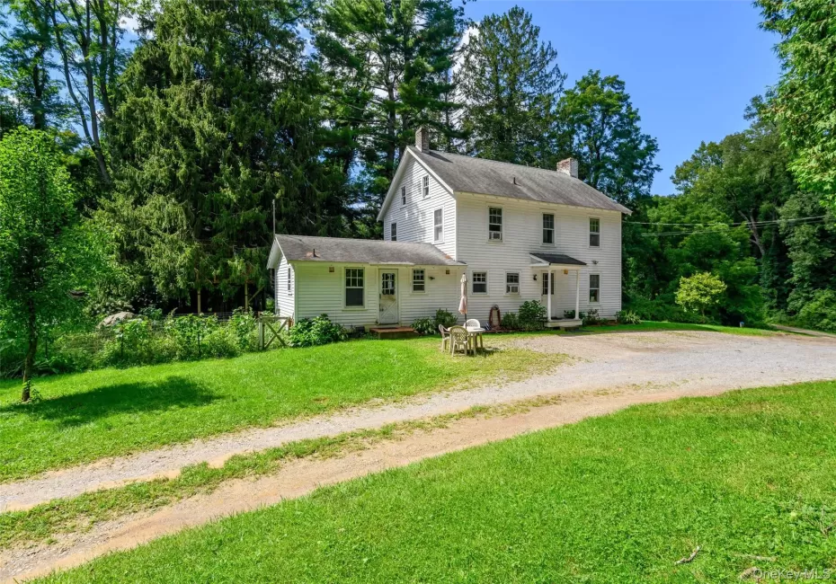 Front of home with kitchen & door to outside. Front of home with kitchen & door to outside.
