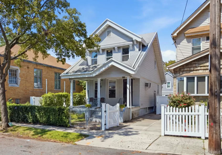 93-27 92nd Avenue, New York, NY, 4 Bedrooms Bedrooms, 7 Rooms Rooms,1 BathroomBathrooms,Residential,For Rent,92nd,0,1048019 93-27 92nd Avenue, New York, NY, 4 Bedrooms Bedrooms, 7 Rooms Rooms,1 BathroomBathrooms,Residential,For Rent,92nd,0,1048019
