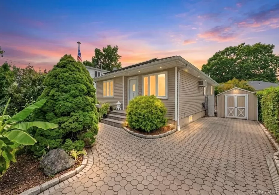 325 Beachview Street, Babylon, NY, 2 Bedrooms Bedrooms, 5 Rooms Rooms,2 BathroomsBathrooms,Residential,For Rent,Beachview,0,1048025 325 Beachview Street, Babylon, NY, 2 Bedrooms Bedrooms, 5 Rooms Rooms,2 BathroomsBathrooms,Residential,For Rent,Beachview,0,1048025