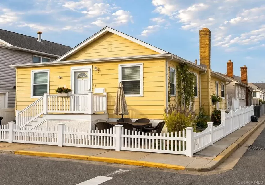 24 Wisconsin Street, Long Beach, NY, 3 Bedrooms Bedrooms, 5 Rooms Rooms,1 BathroomBathrooms,Residential Lease,For Rent,Wisconsin,0,1044724 24 Wisconsin Street, Long Beach, NY, 3 Bedrooms Bedrooms, 5 Rooms Rooms,1 BathroomBathrooms,Residential Lease,For Rent,Wisconsin,0,1044724