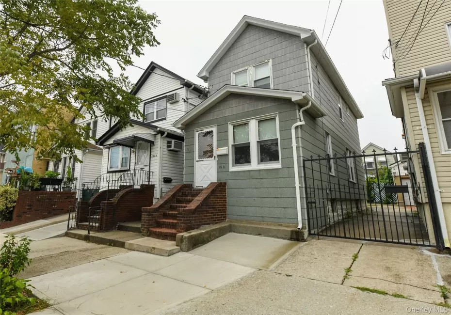 85-11 Sutter Avenue, New York, NY, 3 Bedrooms Bedrooms, 8 Rooms Rooms,1 BathroomBathrooms,Residential,For Rent,Sutter,0,1045784 85-11 Sutter Avenue, New York, NY, 3 Bedrooms Bedrooms, 8 Rooms Rooms,1 BathroomBathrooms,Residential,For Rent,Sutter,0,1045784