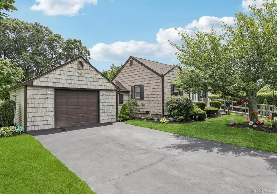 62 Sharp Street, Brookhaven, NY, 3 Bedrooms Bedrooms, 5 Rooms Rooms,1 BathroomBathrooms,Residential,For Rent,Sharp,0,1024267 62 Sharp Street, Brookhaven, NY, 3 Bedrooms Bedrooms, 5 Rooms Rooms,1 BathroomBathrooms,Residential,For Rent,Sharp,0,1024267