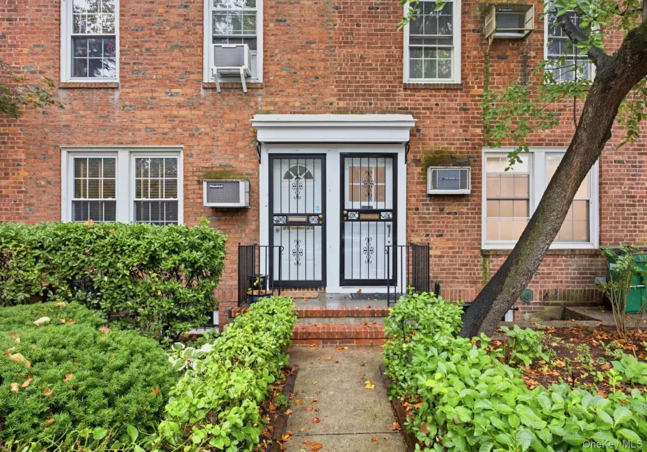 39-27 49th Street, New York, NY, 3 Bedrooms Bedrooms, 6 Rooms Rooms,1 BathroomBathrooms,Residential,For Rent,49th,0,1046584 39-27 49th Street, New York, NY, 3 Bedrooms Bedrooms, 6 Rooms Rooms,1 BathroomBathrooms,Residential,For Rent,49th,0,1046584
