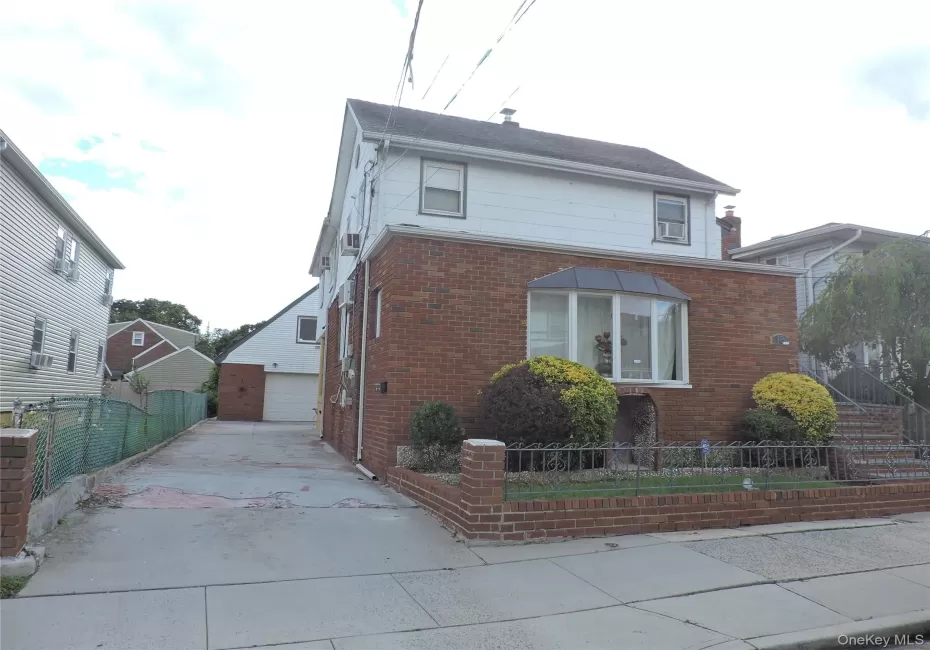 18 Leach Street, Hempstead, NY, 3 Bedrooms Bedrooms, 6 Rooms Rooms,1 BathroomBathrooms,Residential Lease,For Rent,Leach,0,1048393 18 Leach Street, Hempstead, NY, 3 Bedrooms Bedrooms, 6 Rooms Rooms,1 BathroomBathrooms,Residential Lease,For Rent,Leach,0,1048393