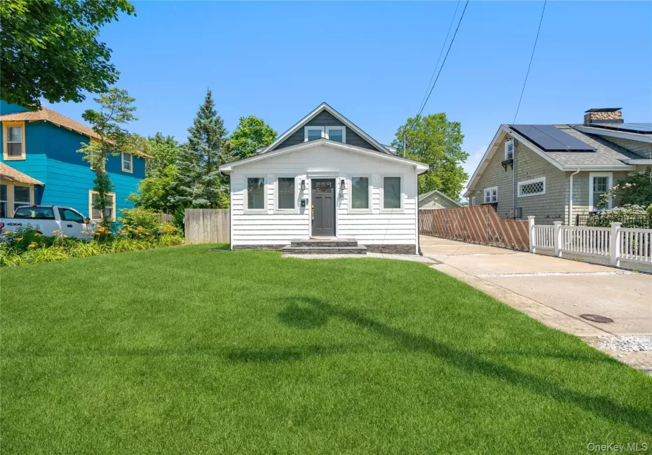 55 Cleveland Street, Brookhaven, NY, 3 Bedrooms Bedrooms, 7 Rooms Rooms,2 BathroomsBathrooms,Residential,For Rent,Cleveland,0,1048064 55 Cleveland Street, Brookhaven, NY, 3 Bedrooms Bedrooms, 7 Rooms Rooms,2 BathroomsBathrooms,Residential,For Rent,Cleveland,0,1048064