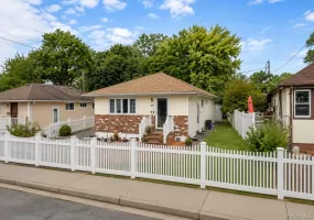 11 Valentine Street, Hempstead, NY, 3 Bedrooms Bedrooms, 6 Rooms Rooms,2 BathroomsBathrooms,Residential,For Rent,Valentine,0,1043920 11 Valentine Street, Hempstead, NY, 3 Bedrooms Bedrooms, 6 Rooms Rooms,2 BathroomsBathrooms,Residential,For Rent,Valentine,0,1043920