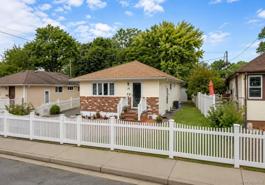 11 Valentine Street, Hempstead, NY, 3 Bedrooms Bedrooms, 6 Rooms Rooms,2 BathroomsBathrooms,Residential,For Rent,Valentine,0,1043920 11 Valentine Street, Hempstead, NY, 3 Bedrooms Bedrooms, 6 Rooms Rooms,2 BathroomsBathrooms,Residential,For Rent,Valentine,0,1043920