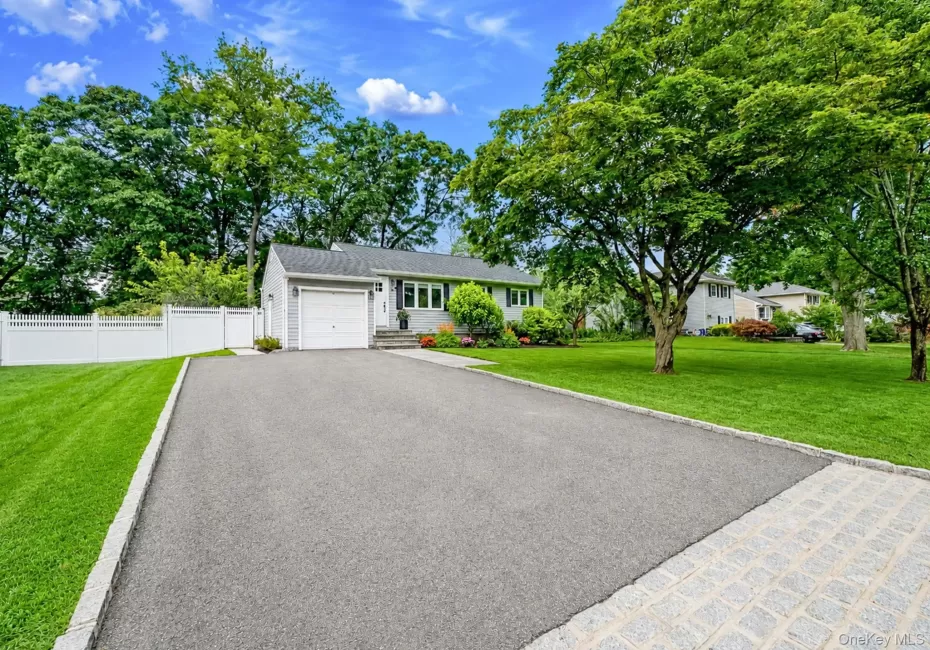 8 Gedney Avenue, Smithtown, NY, 3 Bedrooms Bedrooms, 5 Rooms Rooms,1 BathroomBathrooms,Residential,For Rent,Gedney,0,1046648 8 Gedney Avenue, Smithtown, NY, 3 Bedrooms Bedrooms, 5 Rooms Rooms,1 BathroomBathrooms,Residential,For Rent,Gedney,0,1046648