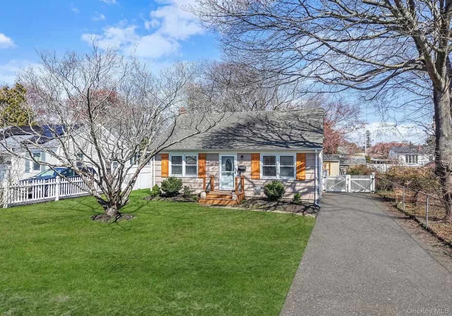 35 Thorburn Avenue, Brookhaven, NY, 2 Bedrooms Bedrooms, 5 Rooms Rooms,1 BathroomBathrooms,Residential,For Rent,Thorburn,0,1042002 35 Thorburn Avenue, Brookhaven, NY, 2 Bedrooms Bedrooms, 5 Rooms Rooms,1 BathroomBathrooms,Residential,For Rent,Thorburn,0,1042002