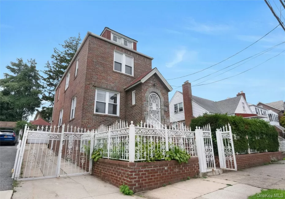 Welcome to 4041 Duryea Ave, a single family home with a lovely side yard and plenty of parking. Welcome to 4041 Duryea Ave, a single family home with a lovely side yard and plenty of parking.