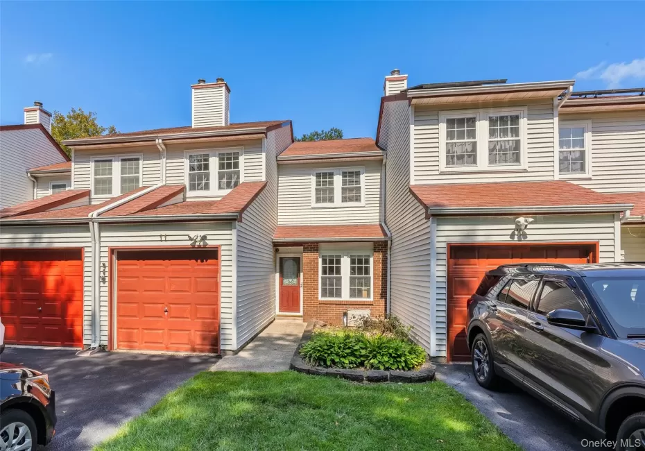 Townhouse living at 11 Burgoyne Court, Coram! Townhouse living at 11 Burgoyne Court, Coram!