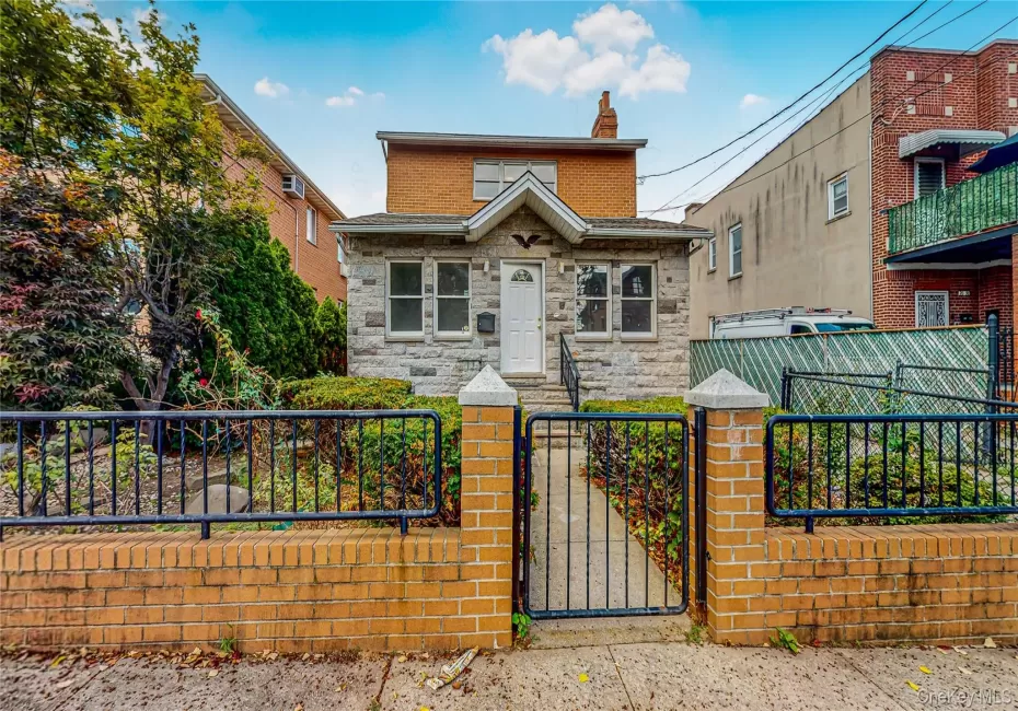 20-62 49th Street, New York, NY, 3 Bedrooms Bedrooms, 7 Rooms Rooms,3 BathroomsBathrooms,Residential,For Rent,49th,0,1048159 20-62 49th Street, New York, NY, 3 Bedrooms Bedrooms, 7 Rooms Rooms,3 BathroomsBathrooms,Residential,For Rent,49th,0,1048159