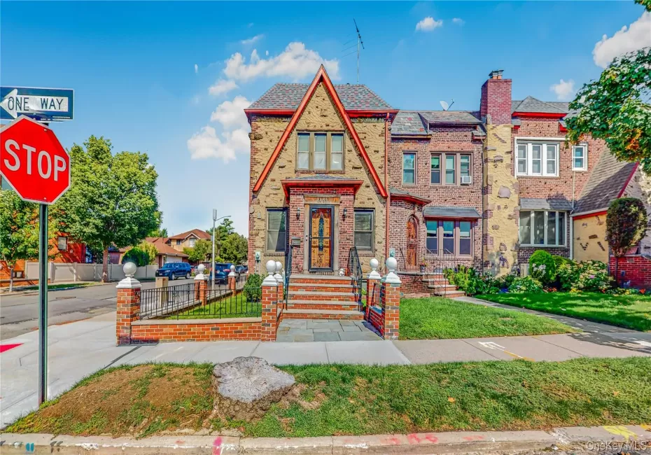 64-53 82nd Place, New York, NY, 3 Bedrooms Bedrooms, 6 Rooms Rooms,2 BathroomsBathrooms,Residential,For Rent,82nd,0,1048228 64-53 82nd Place, New York, NY, 3 Bedrooms Bedrooms, 6 Rooms Rooms,2 BathroomsBathrooms,Residential,For Rent,82nd,0,1048228