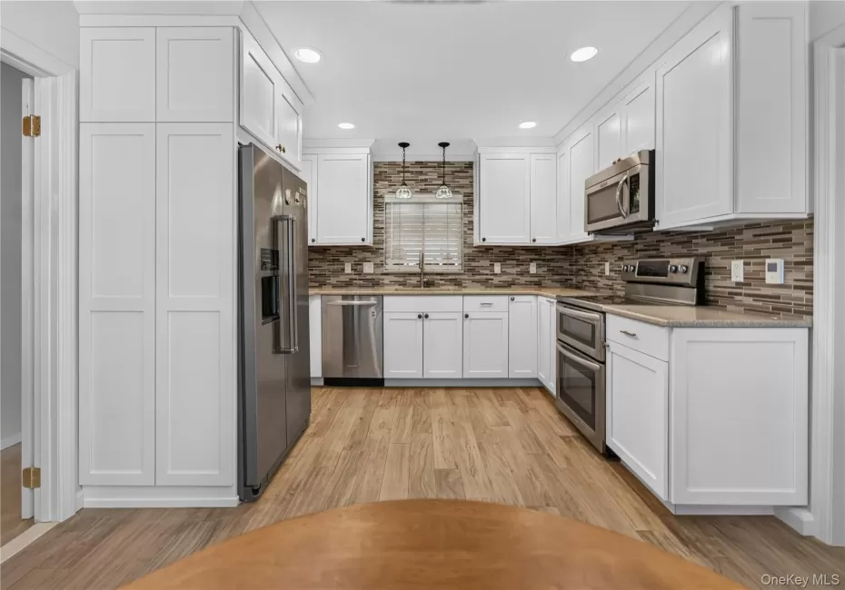 Modern Eat in Kitchen Modern Eat in Kitchen