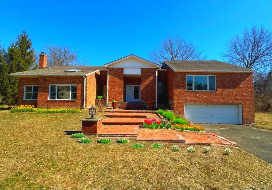 106 Woods Drive, North Hempstead, NY, 5 Bedrooms Bedrooms, 9 Rooms Rooms,4 BathroomsBathrooms,Residential,For Rent,Woods,0,969786 106 Woods Drive, North Hempstead, NY, 5 Bedrooms Bedrooms, 9 Rooms Rooms,4 BathroomsBathrooms,Residential,For Rent,Woods,0,969786