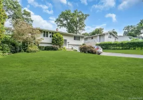 23 Redleaf Lane, Smithtown, NY, 4 Bedrooms Bedrooms, 8 Rooms Rooms,2 BathroomsBathrooms,Residential,For Rent,Redleaf,0,1045064 23 Redleaf Lane, Smithtown, NY, 4 Bedrooms Bedrooms, 8 Rooms Rooms,2 BathroomsBathrooms,Residential,For Rent,Redleaf,0,1045064