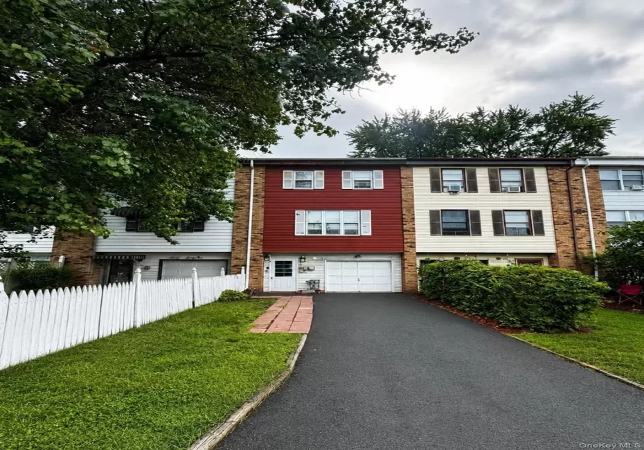 63 Greenway Terrace, Wallkill, NY, 3 Bedrooms Bedrooms, 10 Rooms Rooms,1 BathroomBathrooms,Residential,For Rent,Greenway,0,1046642 63 Greenway Terrace, Wallkill, NY, 3 Bedrooms Bedrooms, 10 Rooms Rooms,1 BathroomBathrooms,Residential,For Rent,Greenway,0,1046642