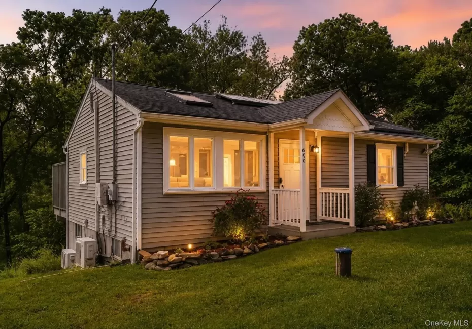 692 Mount Airy Road, New Windsor, NY, 2 Bedrooms Bedrooms, 4 Rooms Rooms,1 BathroomBathrooms,Residential,For Rent,Mount Airy,0,1043762 692 Mount Airy Road, New Windsor, NY, 2 Bedrooms Bedrooms, 4 Rooms Rooms,1 BathroomBathrooms,Residential,For Rent,Mount Airy,0,1043762