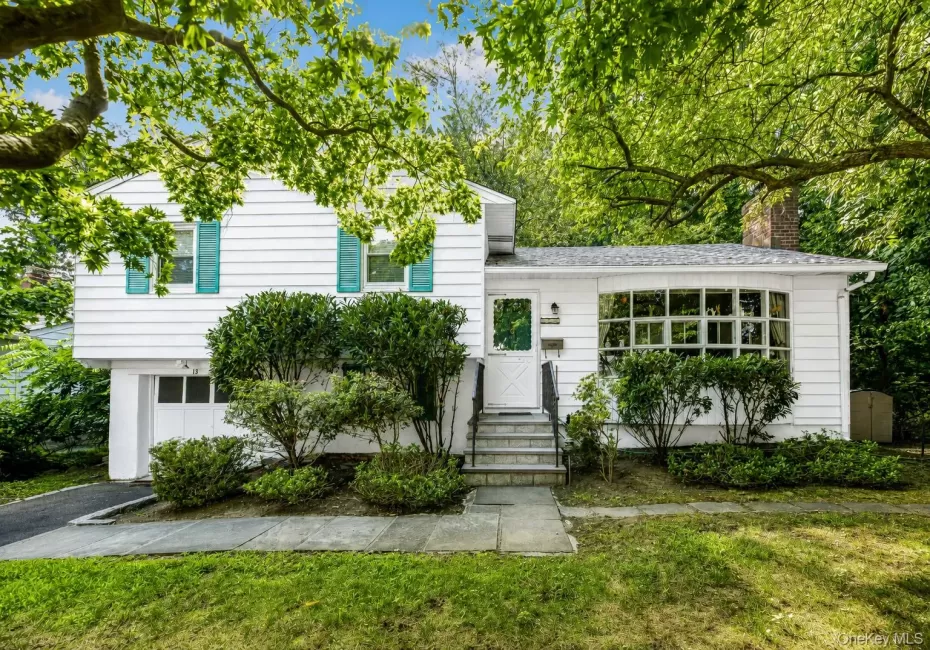 13 Vista Place, Greenburgh, NY, 3 Bedrooms Bedrooms, 7 Rooms Rooms,2 BathroomsBathrooms,Residential,For Rent,Vista,0,1043979 13 Vista Place, Greenburgh, NY, 3 Bedrooms Bedrooms, 7 Rooms Rooms,2 BathroomsBathrooms,Residential,For Rent,Vista,0,1043979