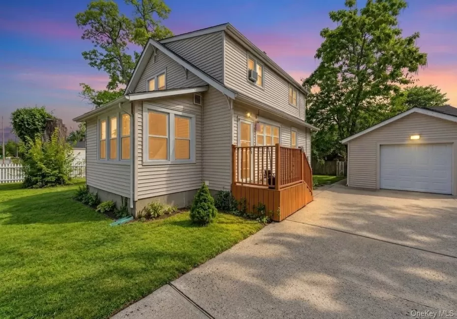 116 Saint Johns Street, Islip, NY, 4 Bedrooms Bedrooms, 11 Rooms Rooms,2 BathroomsBathrooms,Residential,For Rent,Saint Johns,0,1047484 116 Saint Johns Street, Islip, NY, 4 Bedrooms Bedrooms, 11 Rooms Rooms,2 BathroomsBathrooms,Residential,For Rent,Saint Johns,0,1047484