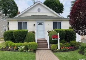 23 Locust Avenue, Oyster Bay, NY, 2 Bedrooms Bedrooms, 5 Rooms Rooms,2 BathroomsBathrooms,Residential Lease,For Rent,Locust,0,1048505 23 Locust Avenue, Oyster Bay, NY, 2 Bedrooms Bedrooms, 5 Rooms Rooms,2 BathroomsBathrooms,Residential Lease,For Rent,Locust,0,1048505