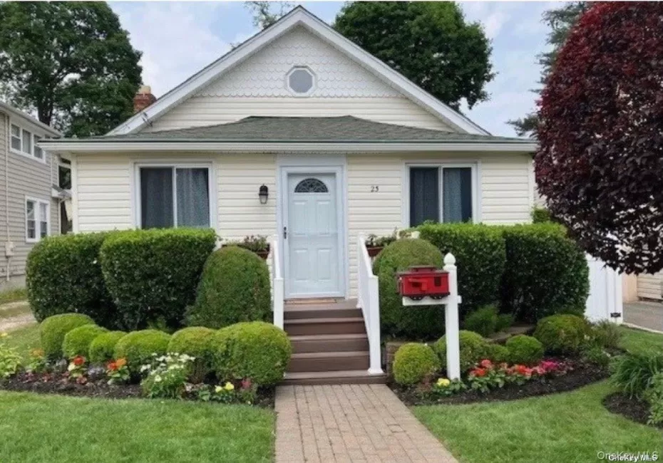 Adorable Cottage/1 Block to Beach Adorable Cottage/1 Block to Beach