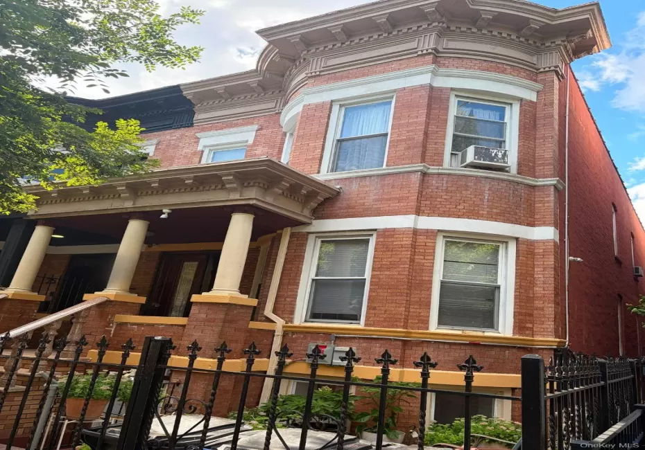 27 Stephens Court, New York, NY, 3 Bedrooms Bedrooms, 7 Rooms Rooms,1 BathroomBathrooms,Residential Lease,For Rent,Stephens,0,1047779 27 Stephens Court, New York, NY, 3 Bedrooms Bedrooms, 7 Rooms Rooms,1 BathroomBathrooms,Residential Lease,For Rent,Stephens,0,1047779