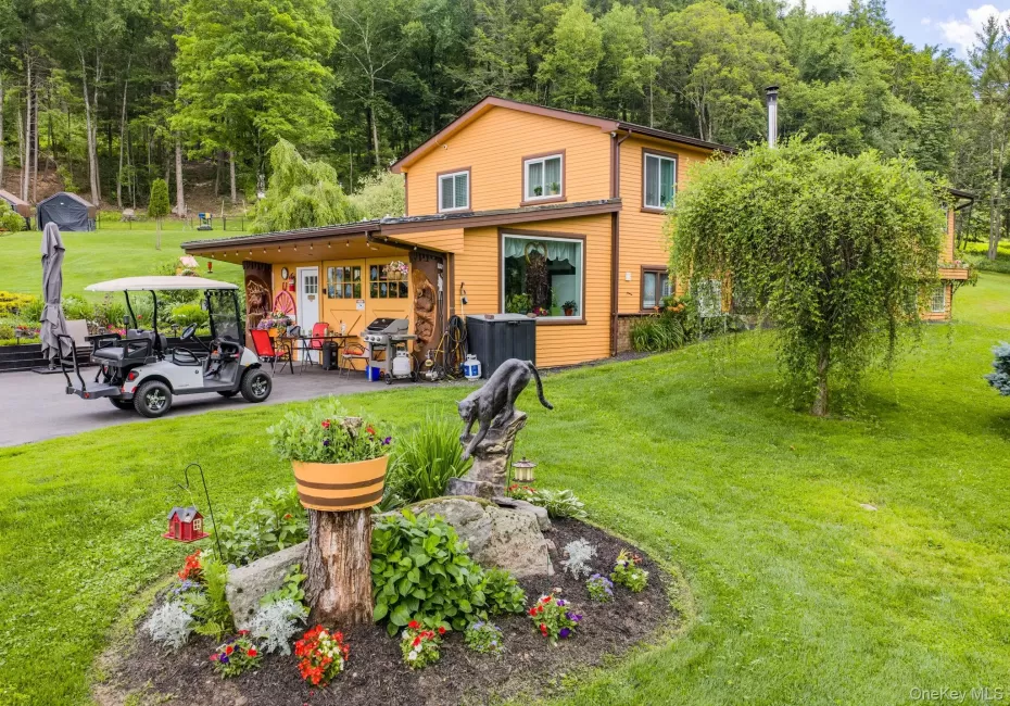 143 S Maplewood Road, Thompson, NY, 7 Bedrooms Bedrooms, 12 Rooms Rooms,4 BathroomsBathrooms,Residential,For Rent,S Maplewood,0,1019474 143 S Maplewood Road, Thompson, NY, 7 Bedrooms Bedrooms, 12 Rooms Rooms,4 BathroomsBathrooms,Residential,For Rent,S Maplewood,0,1019474
