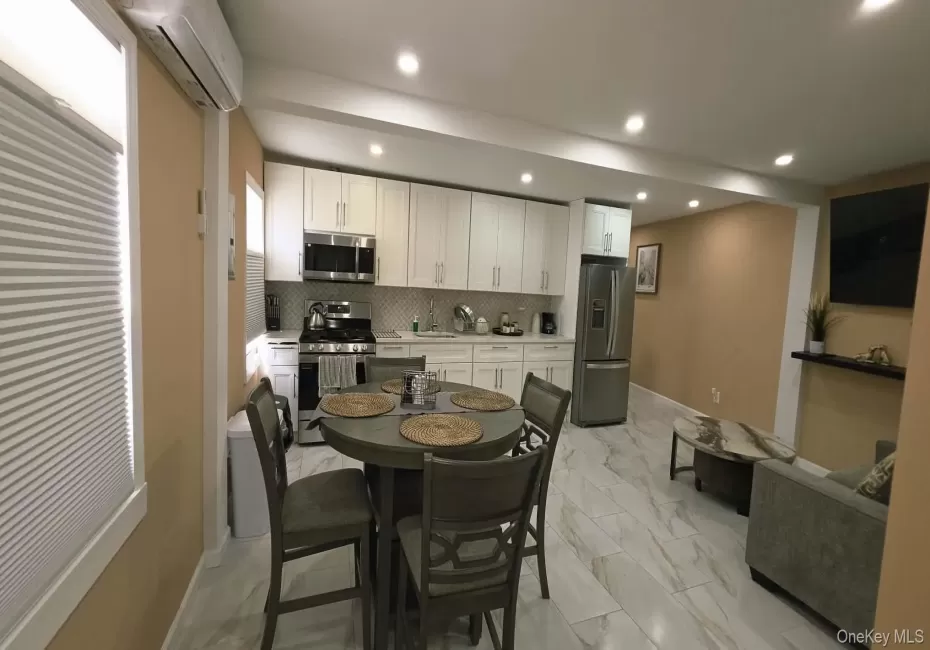 124-05 Jamaica Avenue, New York, NY, 2 Bedrooms Bedrooms, 5 Rooms Rooms,1 BathroomBathrooms,Residential Lease,For Rent,Jamaica,0,1049279 124-05 Jamaica Avenue, New York, NY, 2 Bedrooms Bedrooms, 5 Rooms Rooms,1 BathroomBathrooms,Residential Lease,For Rent,Jamaica,0,1049279