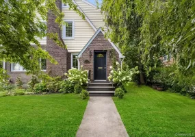 15 Parkview Court, White Plains, NY, 4 Bedrooms Bedrooms, 8 Rooms Rooms,2 BathroomsBathrooms,Residential,For Rent,Parkview,0,1040070 15 Parkview Court, White Plains, NY, 4 Bedrooms Bedrooms, 8 Rooms Rooms,2 BathroomsBathrooms,Residential,For Rent,Parkview,0,1040070