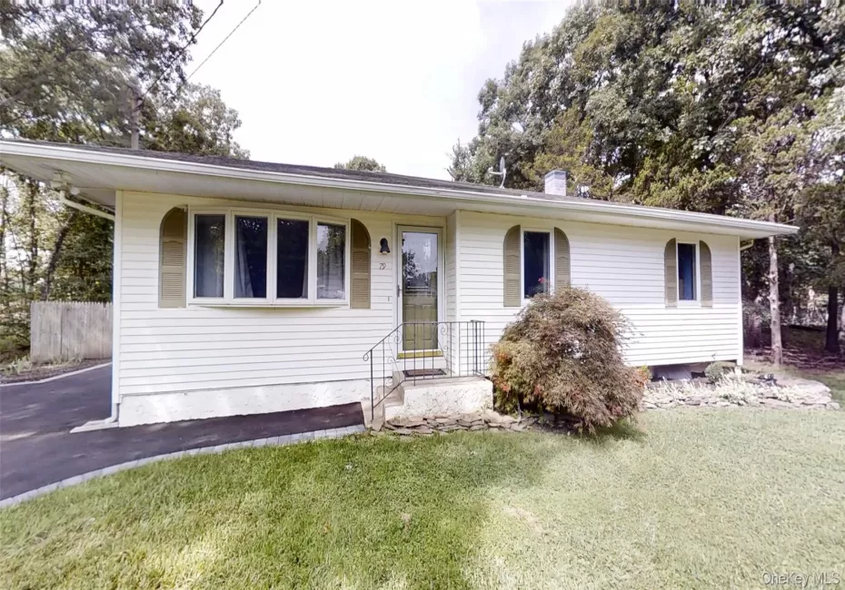 79 Yaphank Avenue, Brookhaven, NY, 3 Bedrooms Bedrooms, 5 Rooms Rooms,1 BathroomBathrooms,Residential,For Rent,Yaphank,0,1046348 79 Yaphank Avenue, Brookhaven, NY, 3 Bedrooms Bedrooms, 5 Rooms Rooms,1 BathroomBathrooms,Residential,For Rent,Yaphank,0,1046348