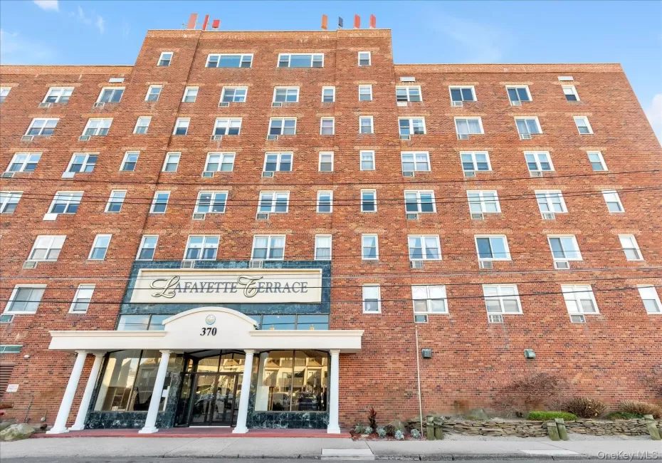 370 Broadway, Long Beach, NY, 1 Bedroom Bedrooms, 3 Rooms Rooms,1 BathroomBathrooms,Residential,For Rent,Broadway,0,1048087 370 Broadway, Long Beach, NY, 1 Bedroom Bedrooms, 3 Rooms Rooms,1 BathroomBathrooms,Residential,For Rent,Broadway,0,1048087
