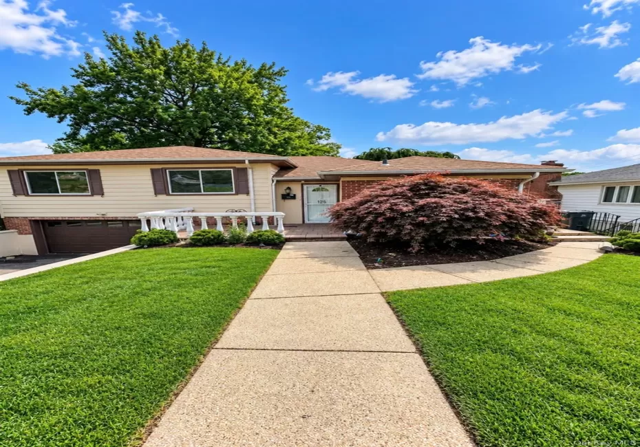 138 Edgecliff Terrace, Yonkers, NY, 3 Bedrooms Bedrooms, 7 Rooms Rooms,2 BathroomsBathrooms,Residential,For Rent,Edgecliff,0,1048534 138 Edgecliff Terrace, Yonkers, NY, 3 Bedrooms Bedrooms, 7 Rooms Rooms,2 BathroomsBathrooms,Residential,For Rent,Edgecliff,0,1048534