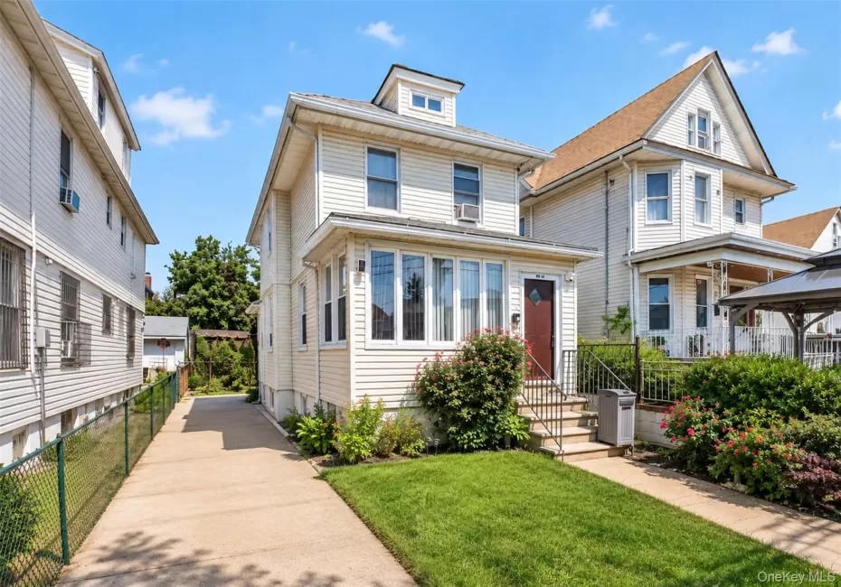 132-35 57th Road, New York, NY, 3 Bedrooms Bedrooms, 8 Rooms Rooms,1 BathroomBathrooms,Residential,For Rent,57th,0,1047503 132-35 57th Road, New York, NY, 3 Bedrooms Bedrooms, 8 Rooms Rooms,1 BathroomBathrooms,Residential,For Rent,57th,0,1047503