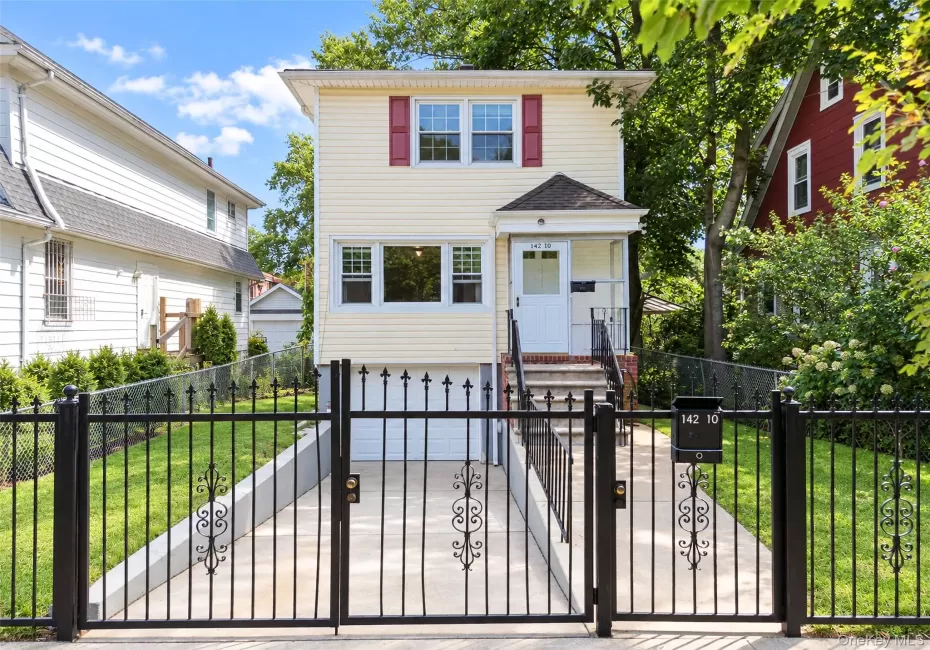 142-10 Oak Avenue, New York, NY, 3 Bedrooms Bedrooms, 8 Rooms Rooms,1 BathroomBathrooms,Residential,For Rent,Oak,0,1048477 142-10 Oak Avenue, New York, NY, 3 Bedrooms Bedrooms, 8 Rooms Rooms,1 BathroomBathrooms,Residential,For Rent,Oak,0,1048477