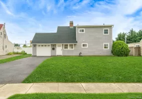 12 Squirrel Lane, Hempstead, NY, 4 Bedrooms Bedrooms, 7 Rooms Rooms,2 BathroomsBathrooms,Residential,For Rent,Squirrel,0,1049029 12 Squirrel Lane, Hempstead, NY, 4 Bedrooms Bedrooms, 7 Rooms Rooms,2 BathroomsBathrooms,Residential,For Rent,Squirrel,0,1049029