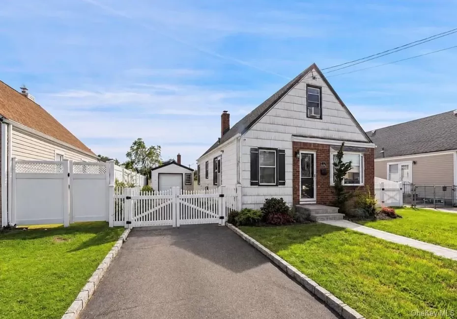 5 Marvin Avenue, Oyster Bay, NY, 4 Bedrooms Bedrooms, 7 Rooms Rooms,1 BathroomBathrooms,Residential,For Rent,Marvin,0,1048369 5 Marvin Avenue, Oyster Bay, NY, 4 Bedrooms Bedrooms, 7 Rooms Rooms,1 BathroomBathrooms,Residential,For Rent,Marvin,0,1048369