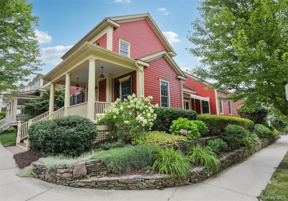 Welcome home to 2 Sly Street in Warwick Grove. Welcome home to 2 Sly Street in Warwick Grove.
