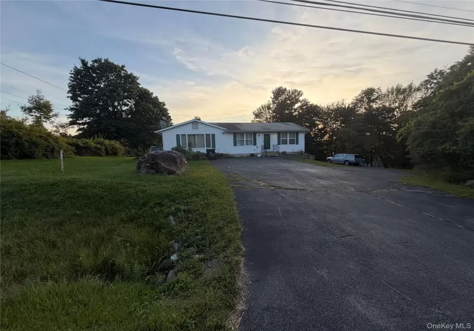 1413 Goshen Turnpike, Middletown, NY, 4 Bedrooms Bedrooms, 6 Rooms Rooms,2 BathroomsBathrooms,Residential,For Rent,Goshen,0,1049053 1413 Goshen Turnpike, Middletown, NY, 4 Bedrooms Bedrooms, 6 Rooms Rooms,2 BathroomsBathrooms,Residential,For Rent,Goshen,0,1049053